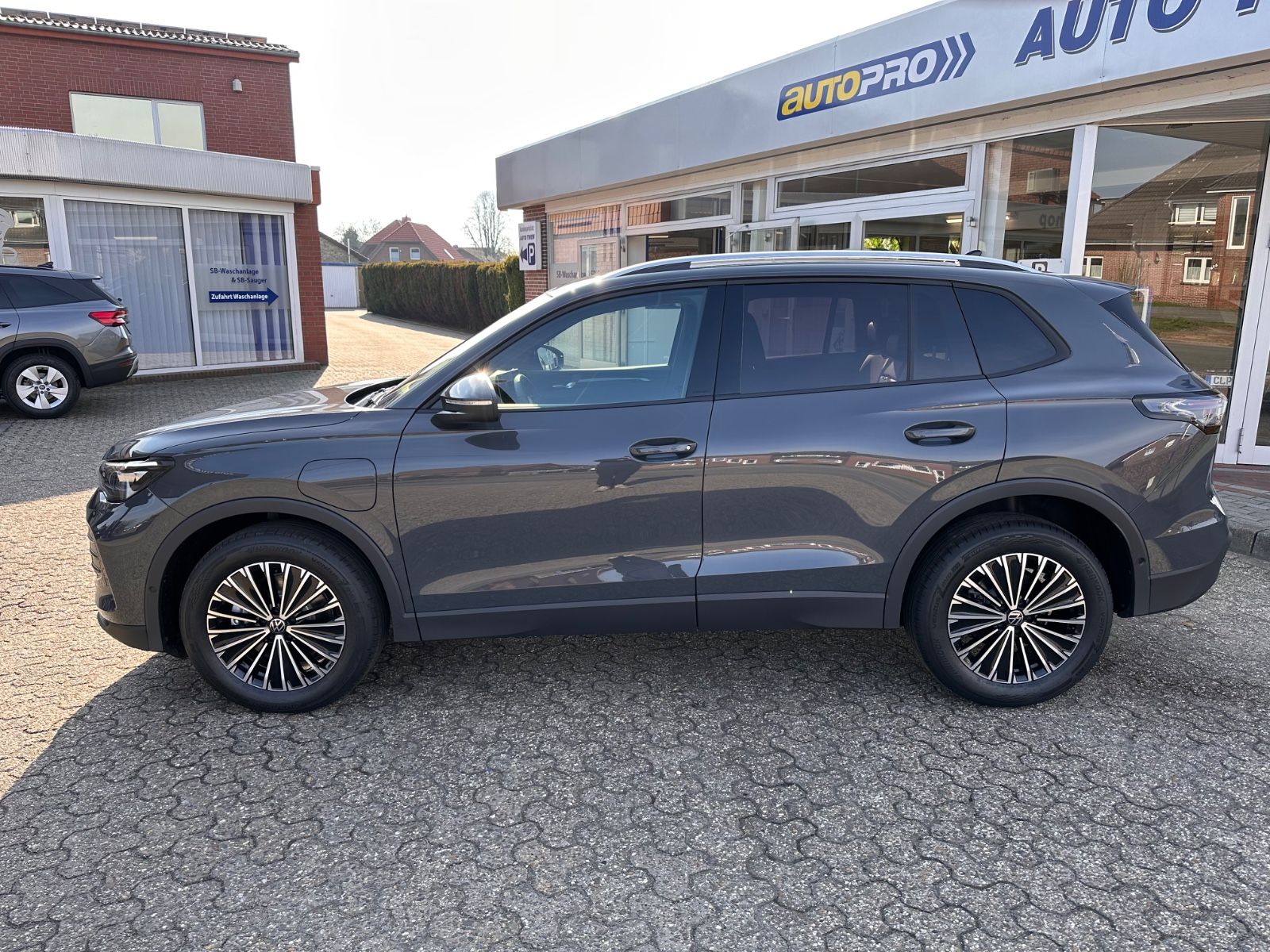 Fahrzeugabbildung Volkswagen Tiguan Life 1.5 e-Hybrid DSG ACC/APP/PDC/LED+