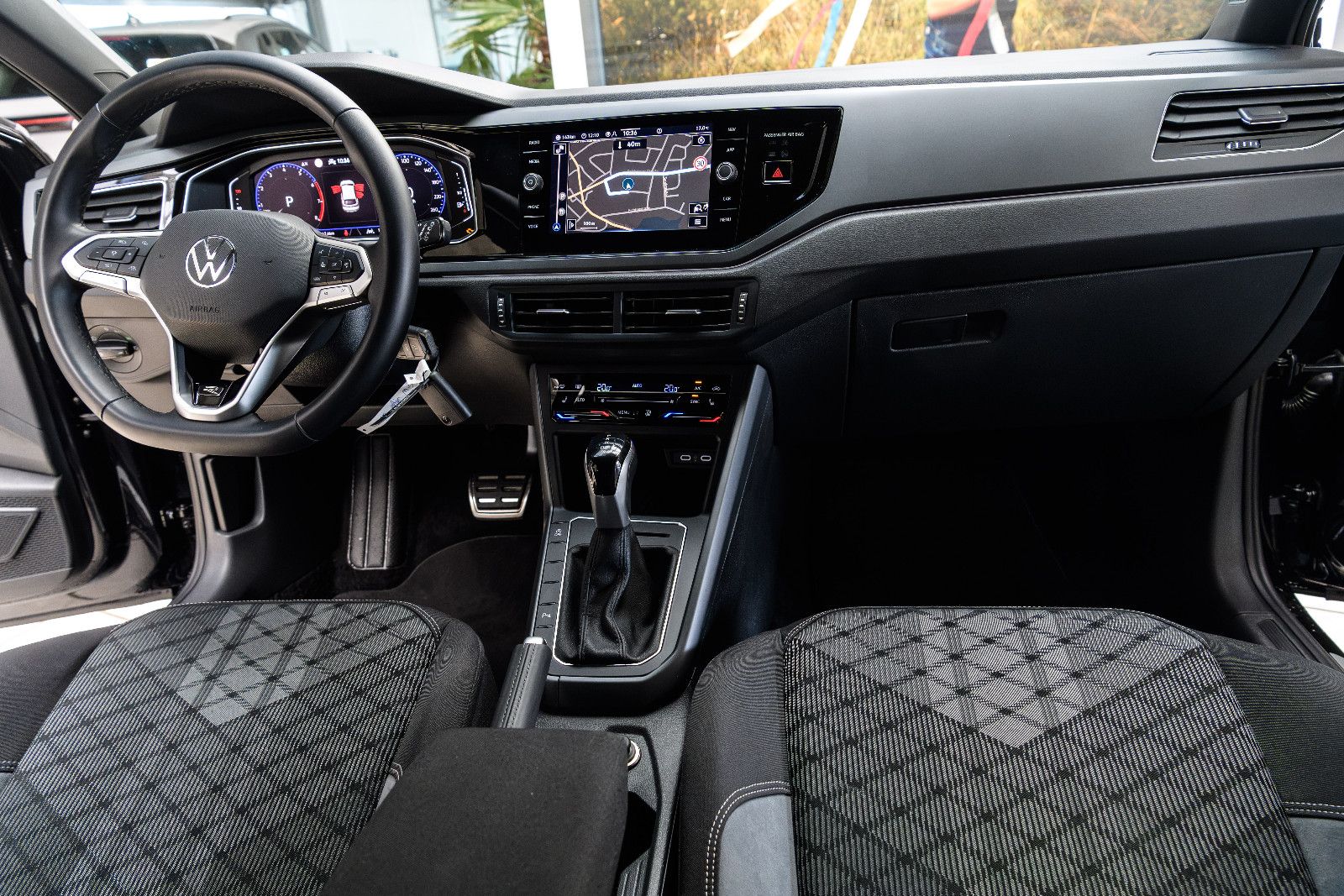 Fahrzeugabbildung Volkswagen Taigo R-Line 1.5 TSI DSG IQ-LED+AHK+KAMERA+ACC
