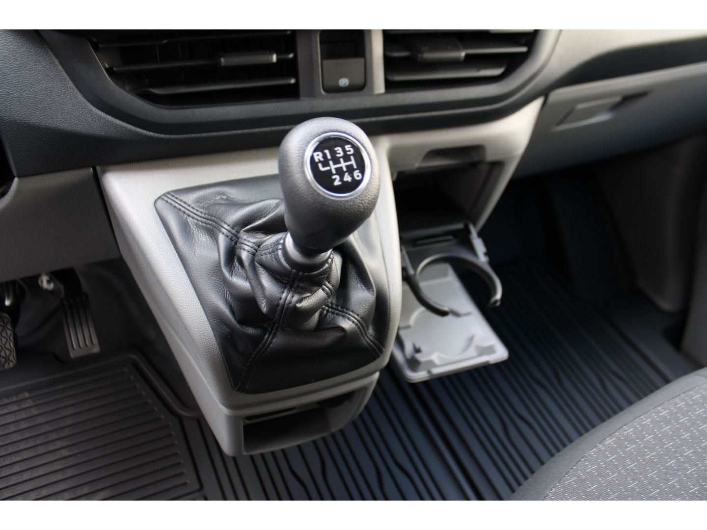 Fahrzeugabbildung Ford Transit Custom 320 L1 Trend LED GRA PDC RFK AHK