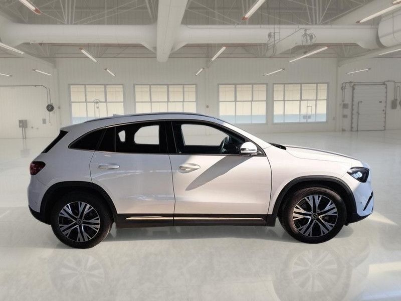 Mercedes-Benz MERCEDES-BENZ GLA 180 D PROG ADVANCED CROSSOVER imagem 3