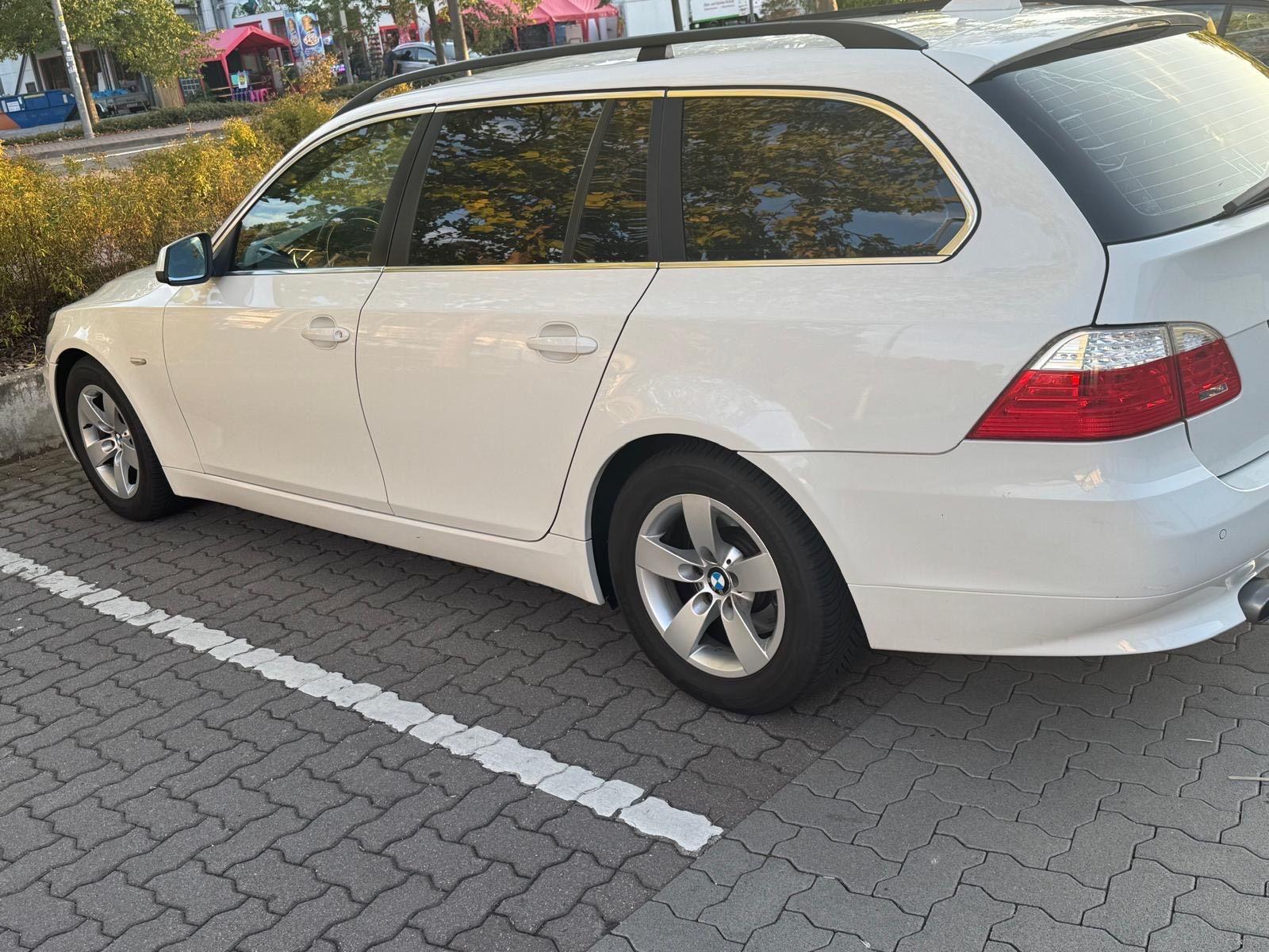 BMW 520 2010 — interior