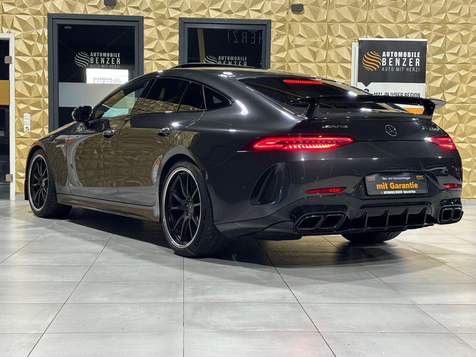 Fahrzeugabbildung Mercedes-Benz AMG GT 4-trg. 63 S 4Matic+/AERO-KIT/PANO/MASSAGE