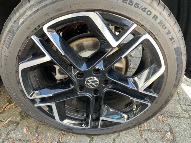 Fahrzeugabbildung Volkswagen Tiguan 2,0 TDI DSG 4MOTION R-LINE LEDER HUD PANO