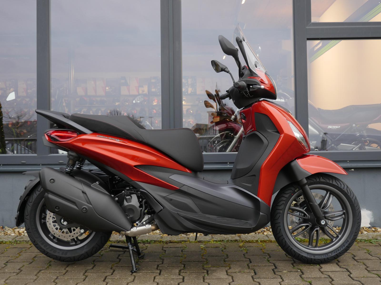 Piaggio Beverly 400 S - Modell 2022 - Lager