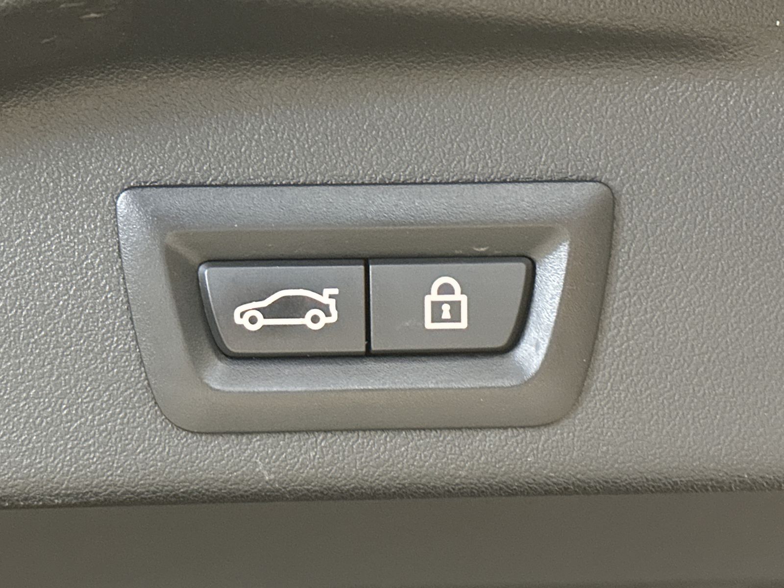 Fahrzeugabbildung BMW X5 M Competition NAV+LASER+PANO+AHK+360°+21/22ZO