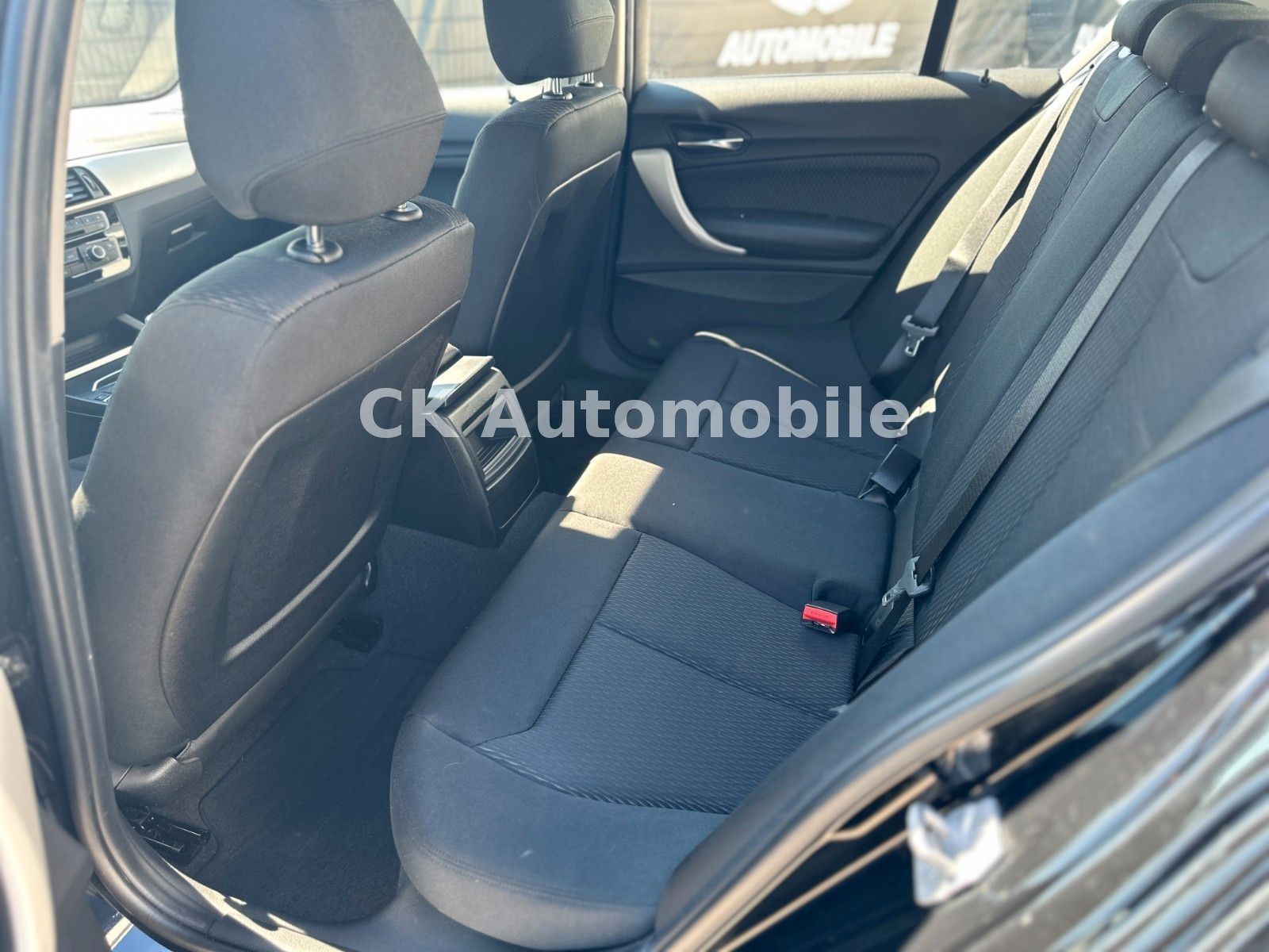 Fahrzeugabbildung BMW 118i Lim. 5-trg. /Klimaautomatik/SHZ/PDC
