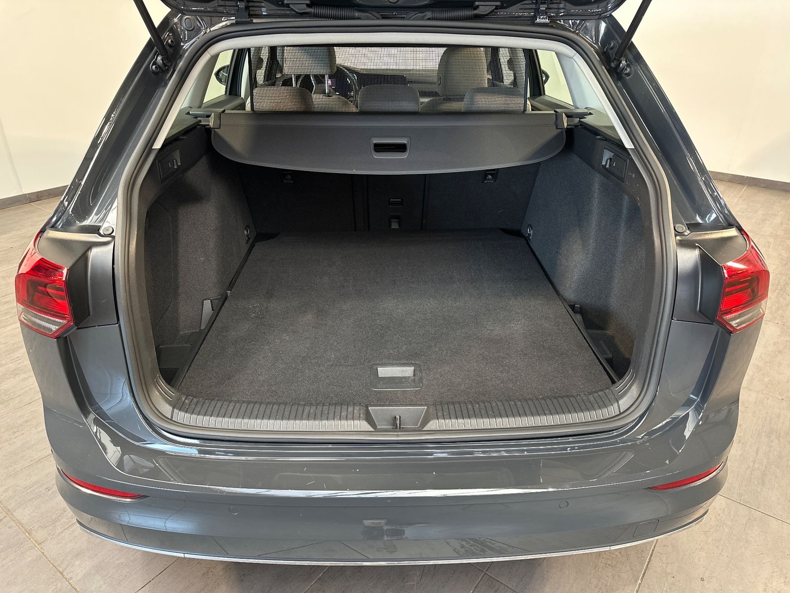 Fahrzeugabbildung Volkswagen Golf Variant 1.5 eTSI OPF DSG Style NAV+LED+ACC