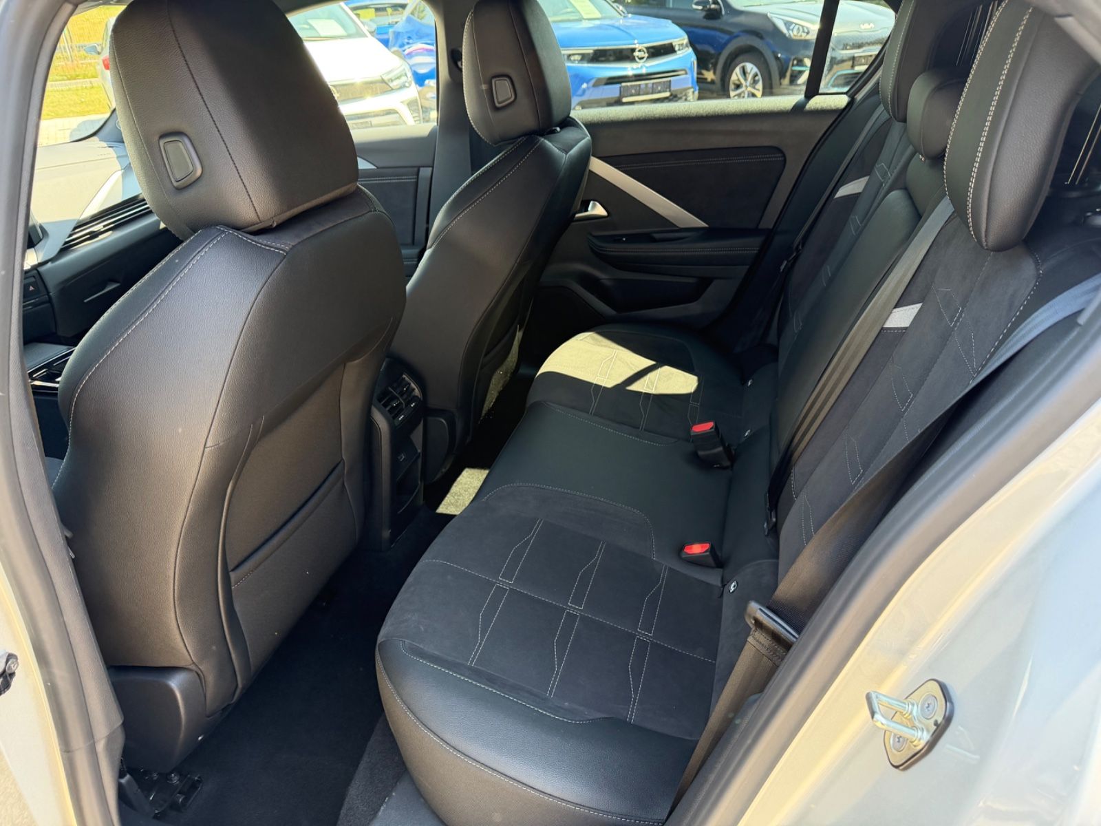 Fahrzeugabbildung Opel Astra 1.6 Hybrid°180 PS°GS Line°Kamera°Leder°LED