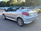 Peugeot 206 CC 1.6i - Peugeot 206 mit Benzin-Antrieb: Cabrio