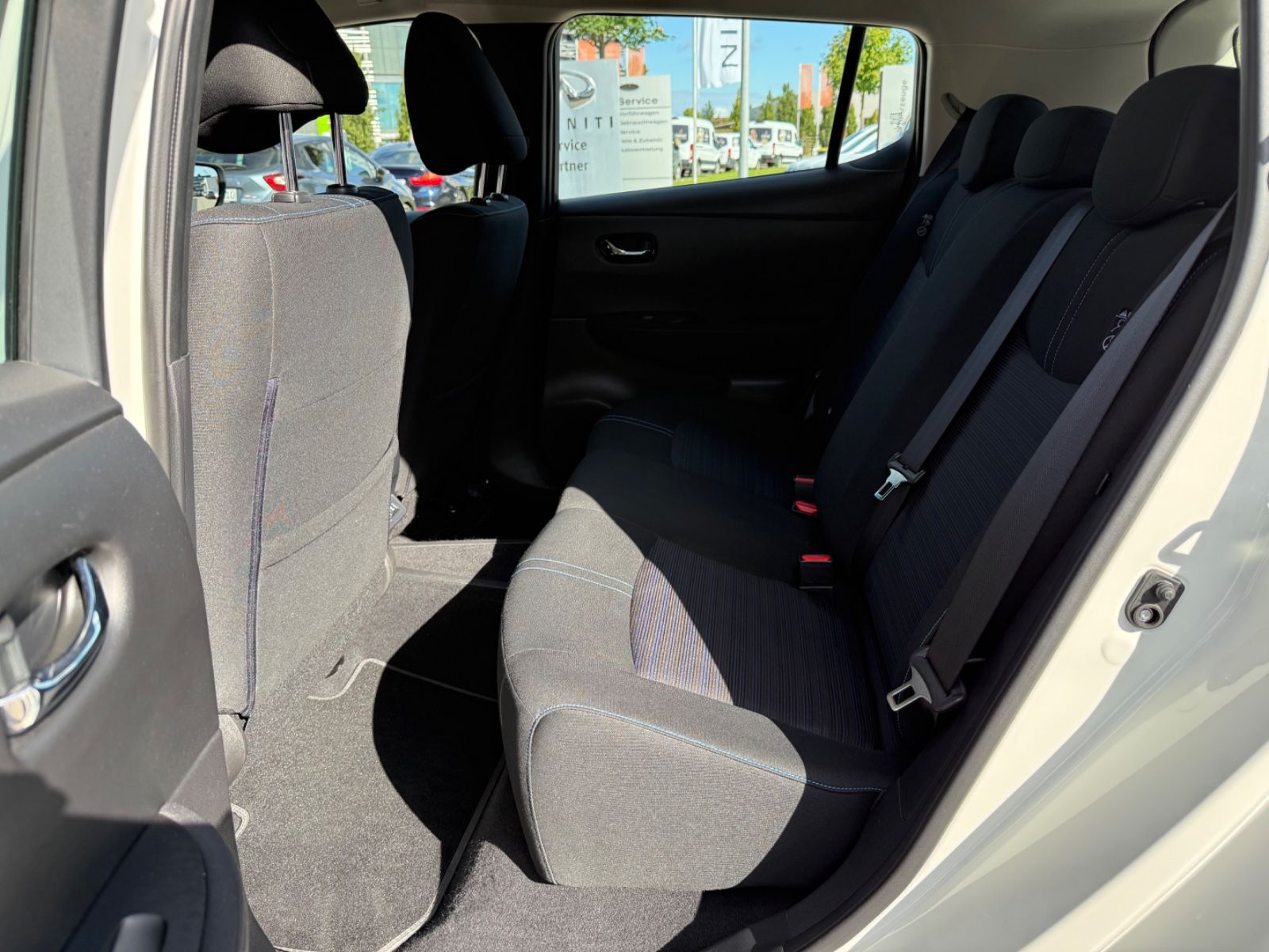 Fahrzeugabbildung Nissan Leaf Acenta Winterpaket, Rückfahrkamera