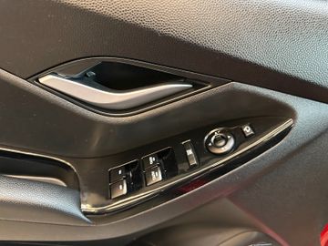 Hyundai ix20*TÜVSERVICE:NEU*SitzLenkradHZ*NAV*TEMPO*PD