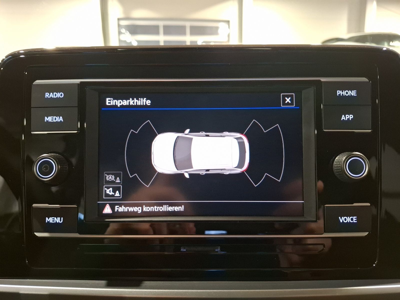 Fahrzeugabbildung Volkswagen T-Roc TSI Life STH LED Park-Assist SH LM