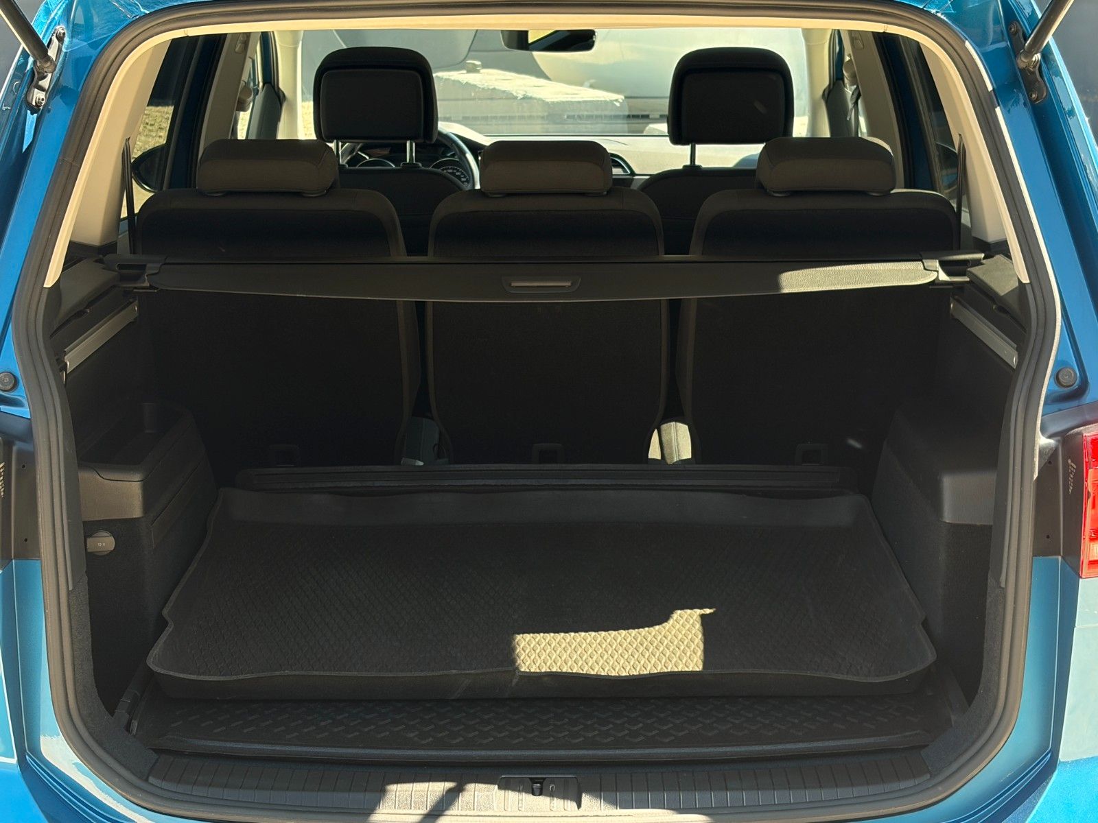 Fahrzeugabbildung Volkswagen Touran 1.5 TSI United SHZ ACC PDC StHz CarPlay
