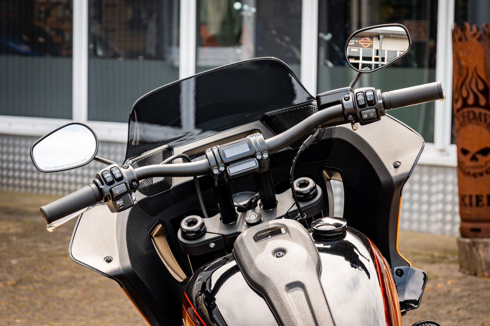 Fahrzeugabbildung Harley-Davidson FXLRST Low Rider ST 117 HeinzBikes Clubstyle SE