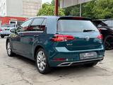 Volkswagen Golf VII Lim. Highline - Volkswagen Golf: Grün