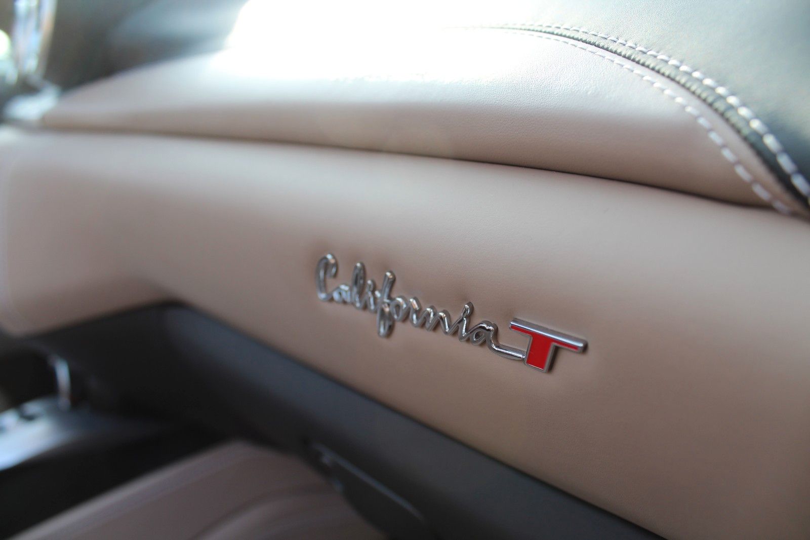 California 3.9 V8 T 4-Sitzer