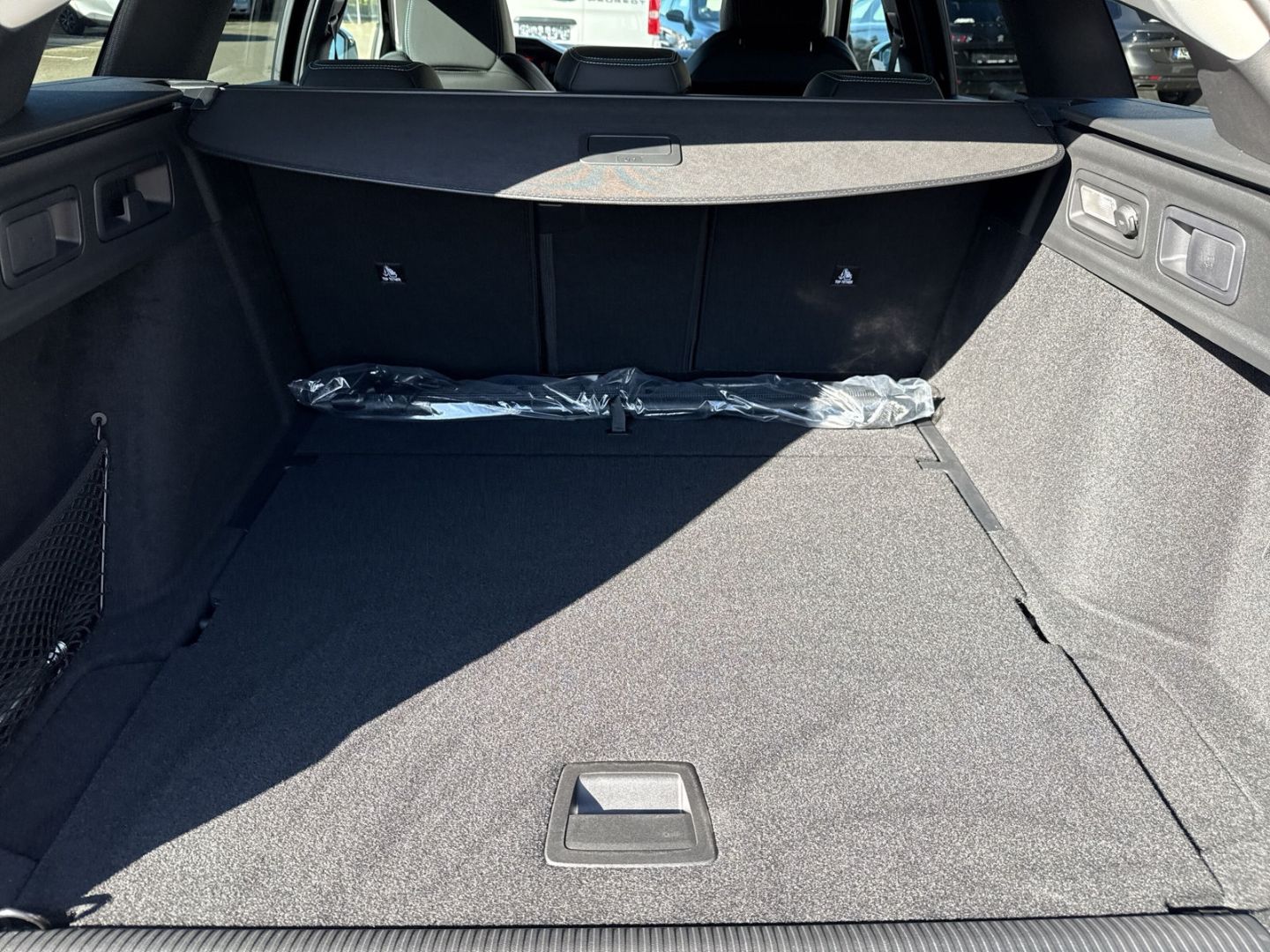 Fahrzeugabbildung Peugeot 308 SW Hybrid 145 Allure 1.2 LED ACC 2-Zonen-Kli