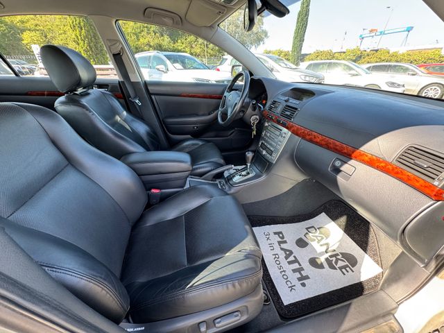 Toyota Avensis  2.4 Executive Liftback