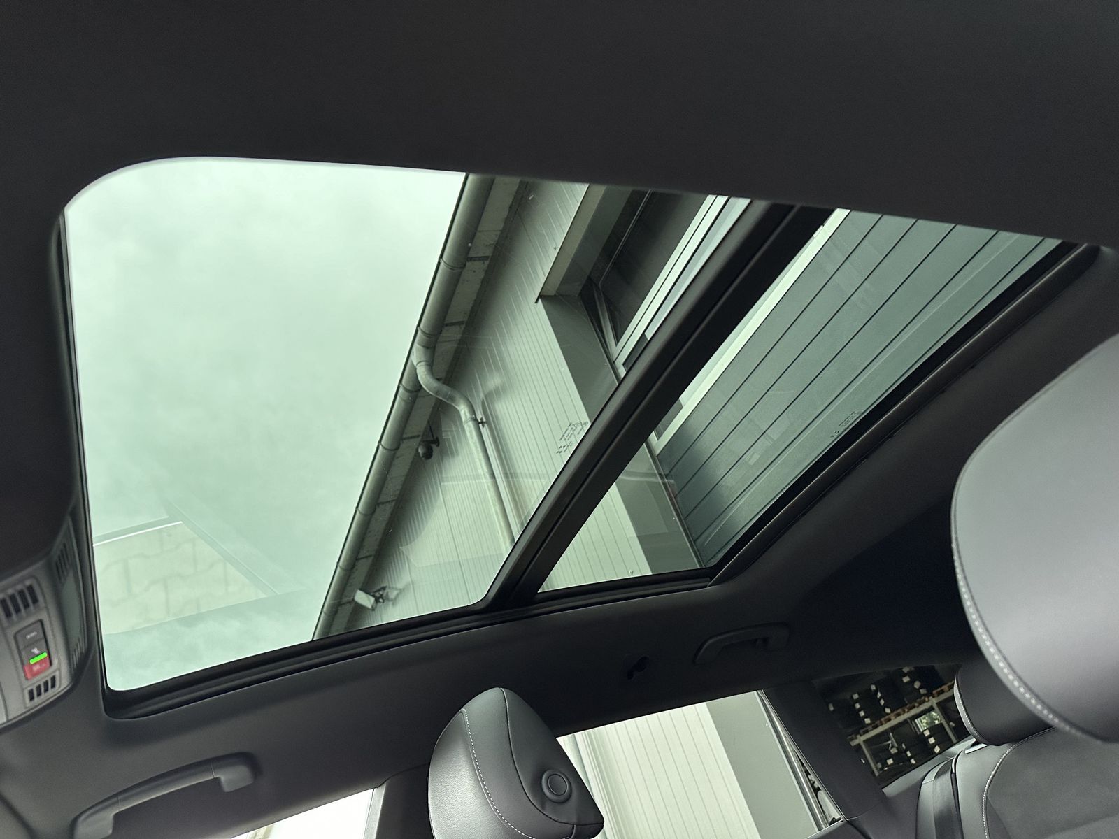 Fahrzeugabbildung Volkswagen Arteon 1.4 TSI eHybrid R-Line NAV+LED+AHK+PANO