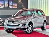 Mercedes-Benz ML 350CDI AHK Glasdach Sportpaket Comand Xenon - Mercedes-Benz Geländewagen aus dem Jahr 2010