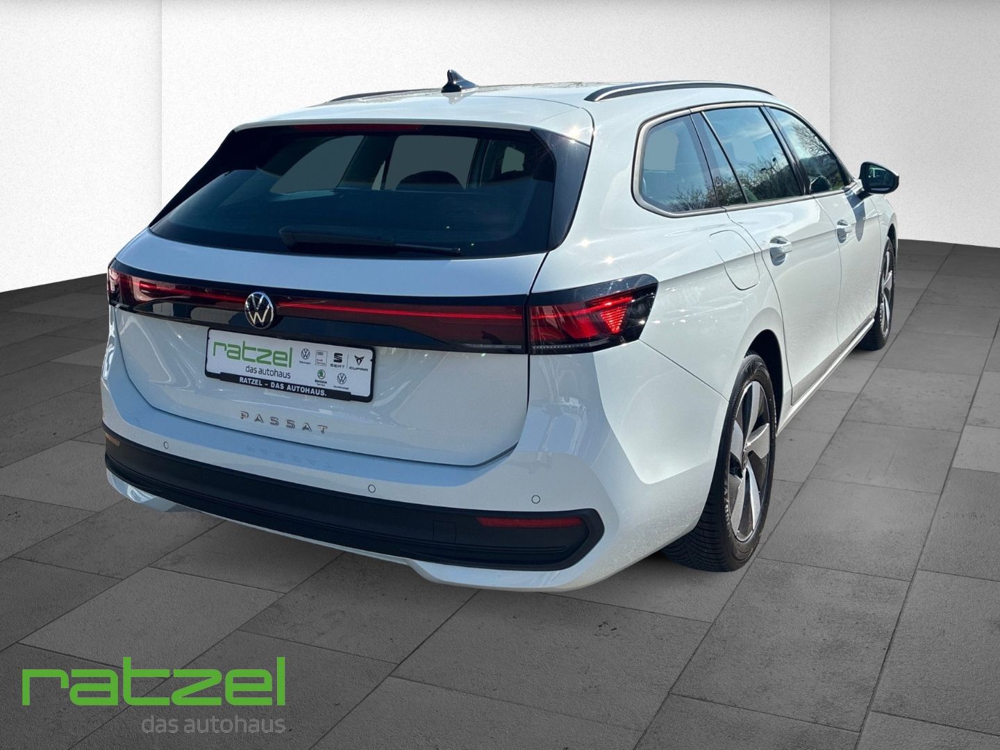 Fahrzeugabbildung Volkswagen Passat Variant 1.5 eTSI DSG Navi Digitales Cockp