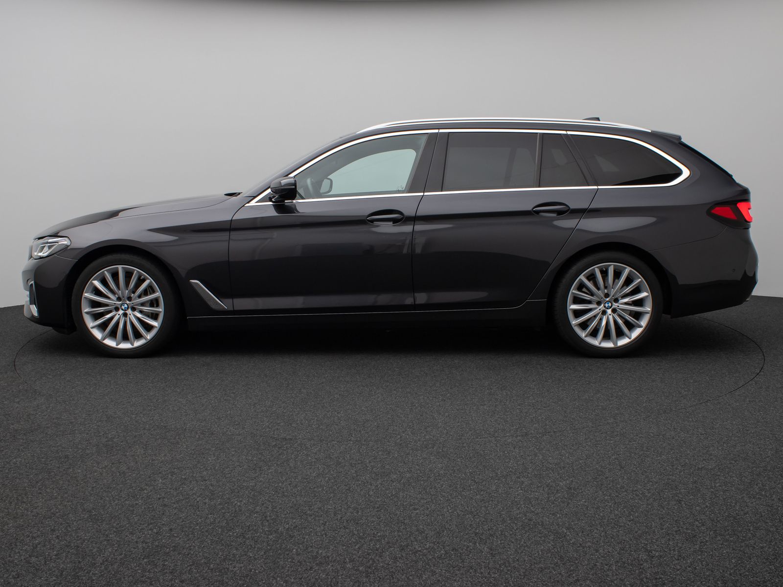 Fahrzeugabbildung BMW 530d LuxuryLine Laser HUD DAB HiFi DisKey 19Zoll