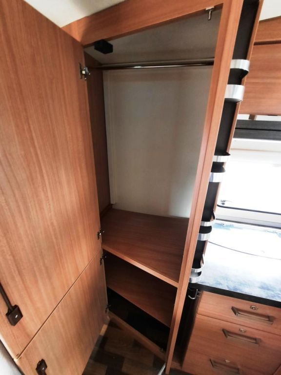 Fahrzeug Übersicht 18 Fahrzeugabbildung Knaus Sky Wave 650 MF Celebration25 Dachklima, Hubbett