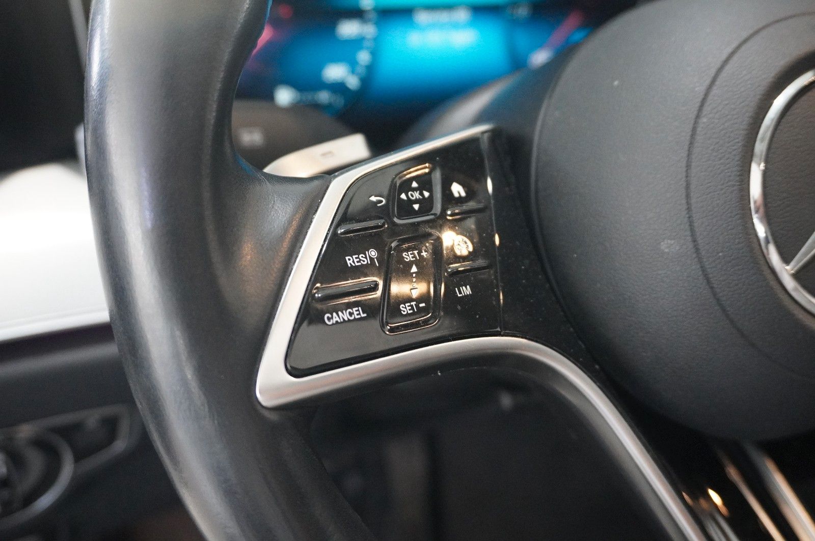 Fahrzeugabbildung Mercedes-Benz E 300E LIM. AVANTGARDE NAVI/LED/KAMERA/PANO./AHK