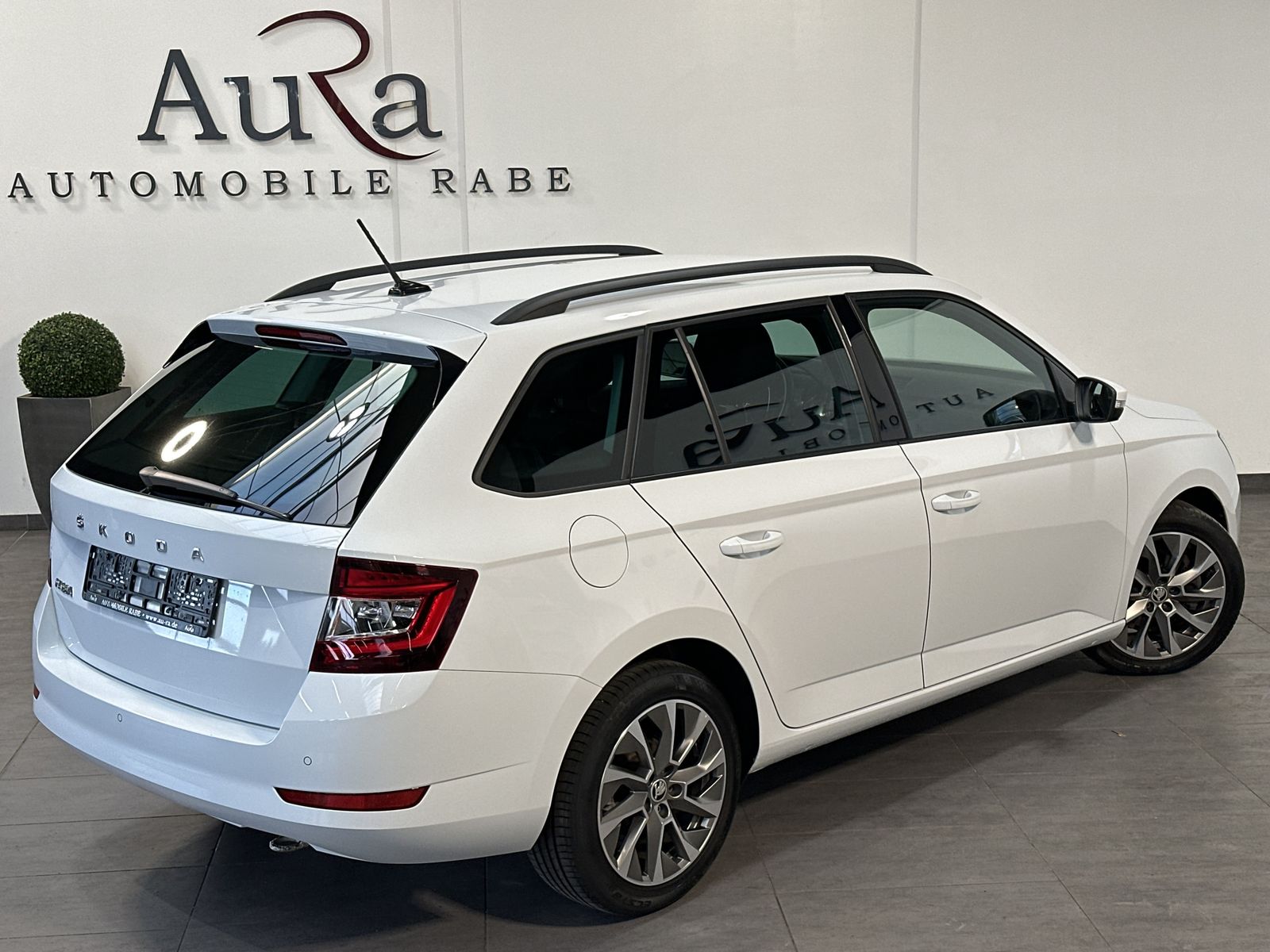 Fahrzeugabbildung SKODA Fabia Combi 1.0 TSI DSG Best of NAV+LED+CARPLAY