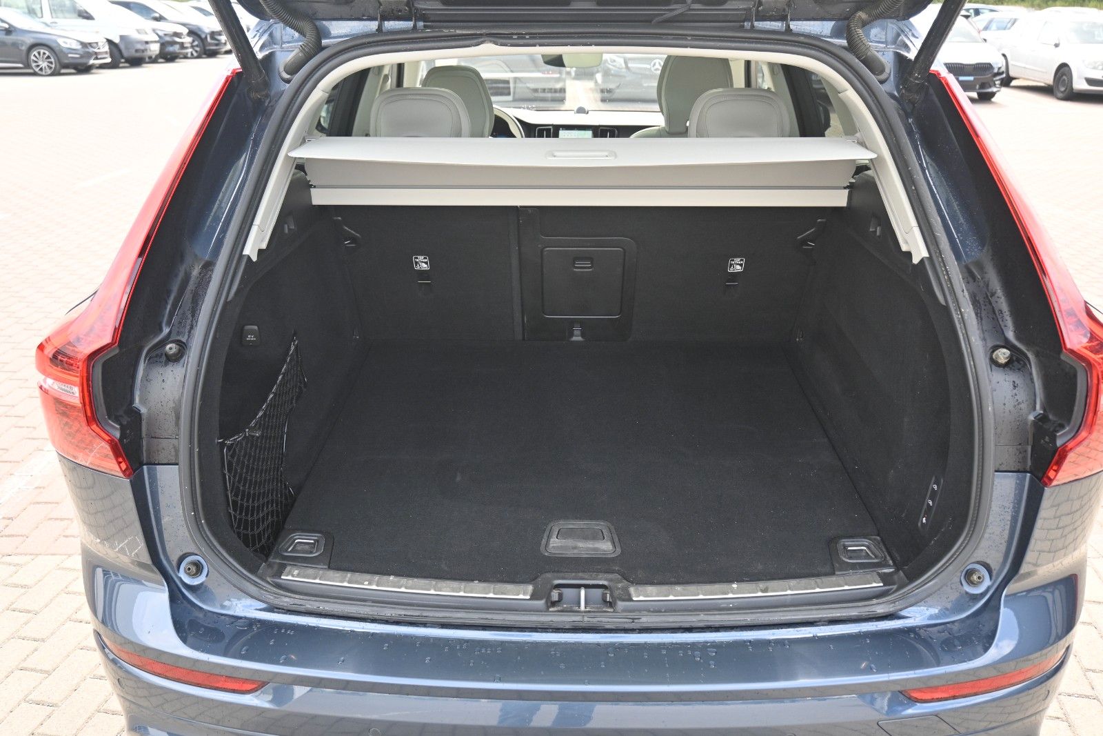 Fahrzeugabbildung Volvo XC60 B5 D Ultimate Dark AWD*B&W*LUFT*360°*STHZG*
