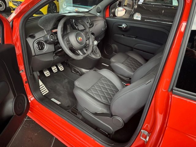 Fahrzeugabbildung Abarth 695C Turismo  LEDER BEATS NAVI 17