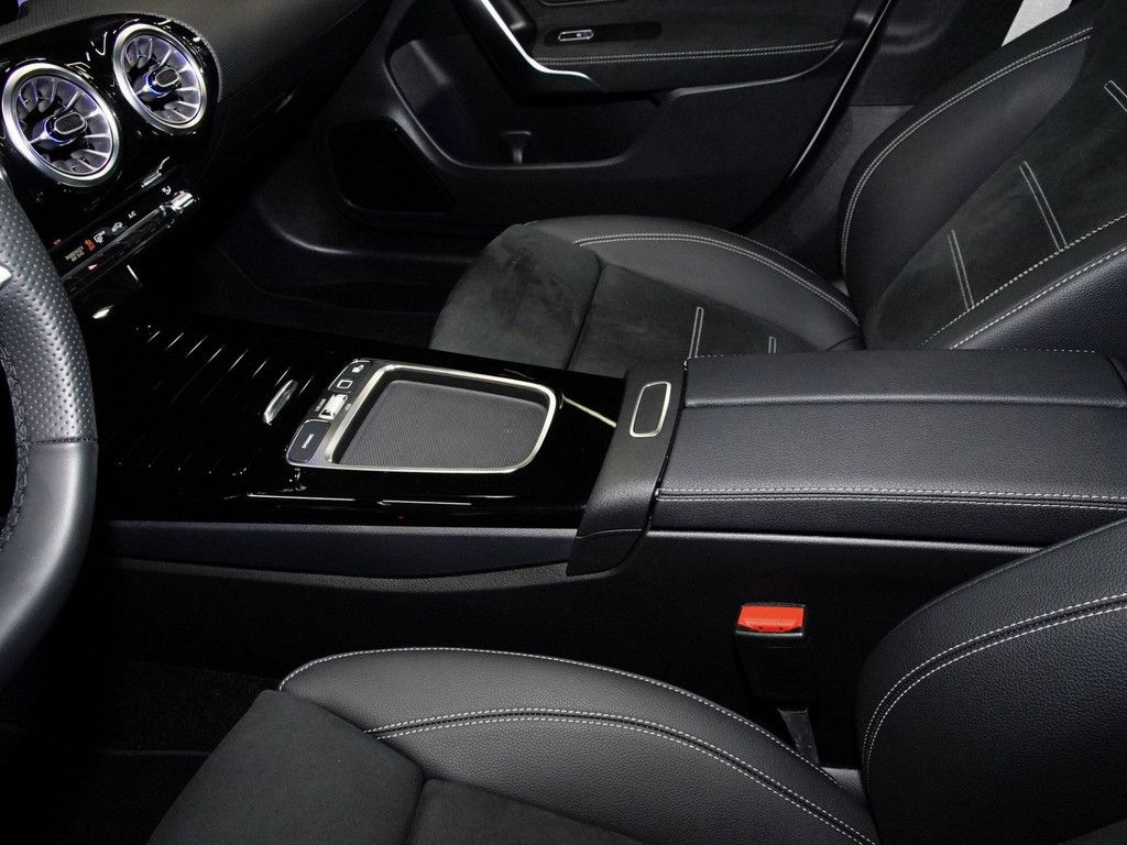 Mercedes-Benz CLA 220 SB d AMG Sport Special Edition NIGHT ACC foto 16