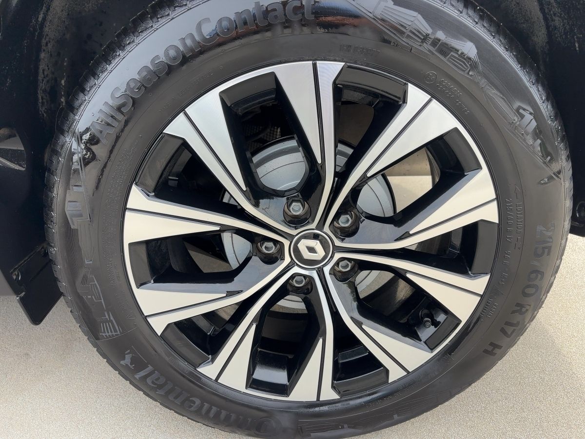 Fahrzeugabbildung Renault Captur TECHNO TCe 140 EDC Kamera SHZ - mit KI generiert/bearbeitet