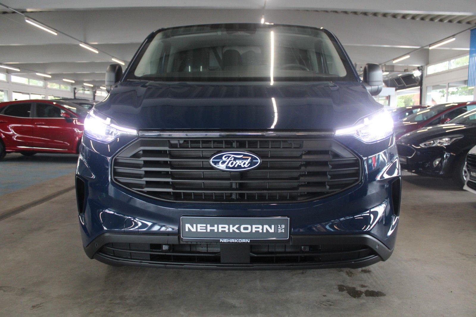 Fahrzeugabbildung Ford Transit Custom TREND L1 Kasten AHK + DACHTRÄGER