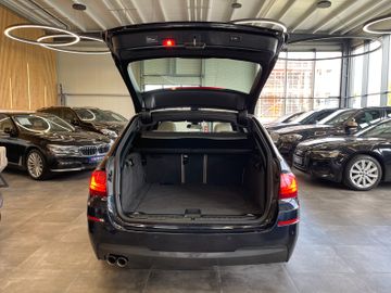 BMW 530 d xDrive *M-PAKET*HUD*AHK*BI-XENON*PANO*STHZ