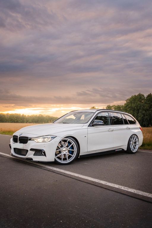 Image of BMW 330