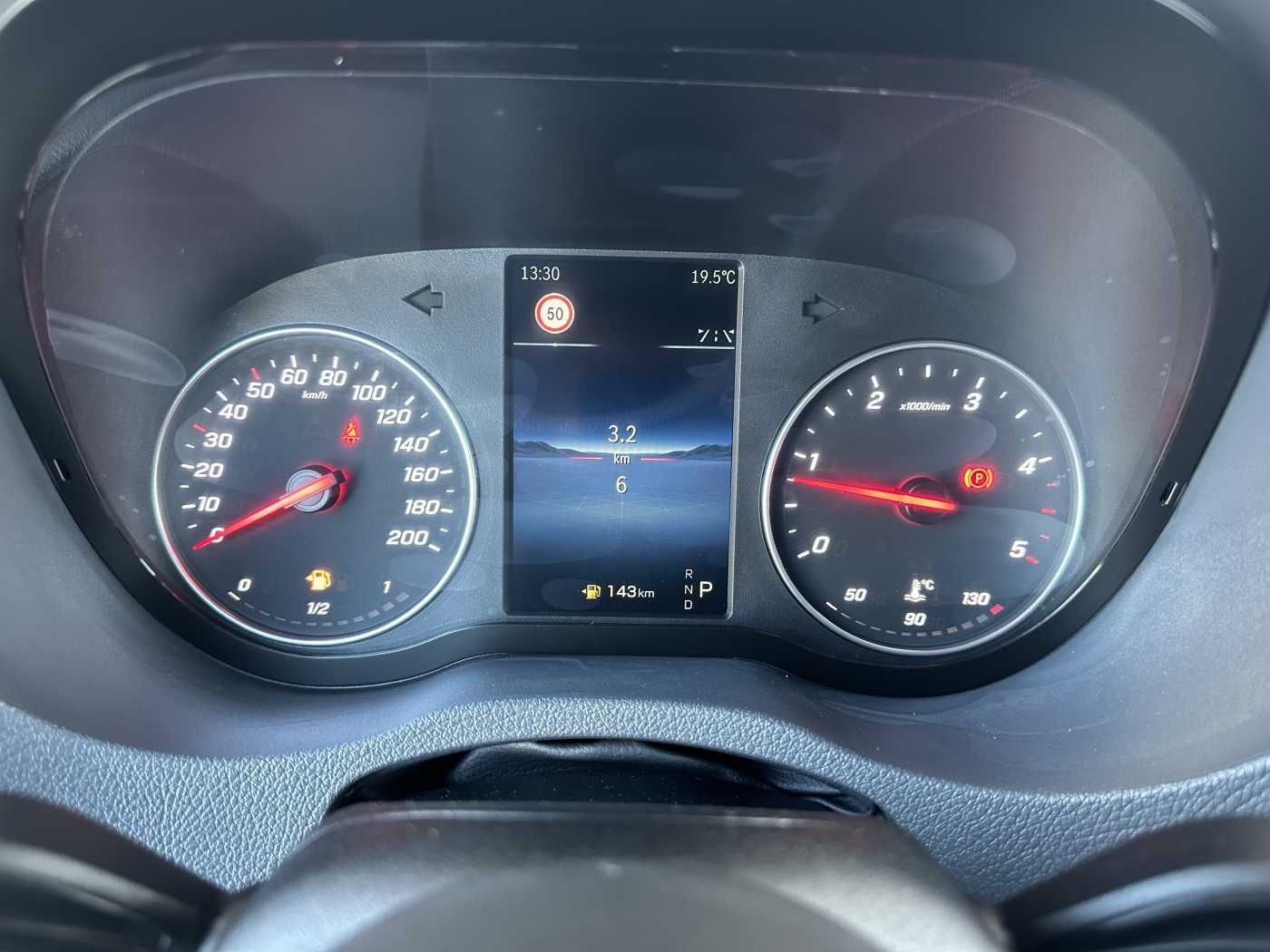 Fahrzeugabbildung Mercedes-Benz Sprinter 319 CDI DoKa 3665 4x4 Klima AHK LED
