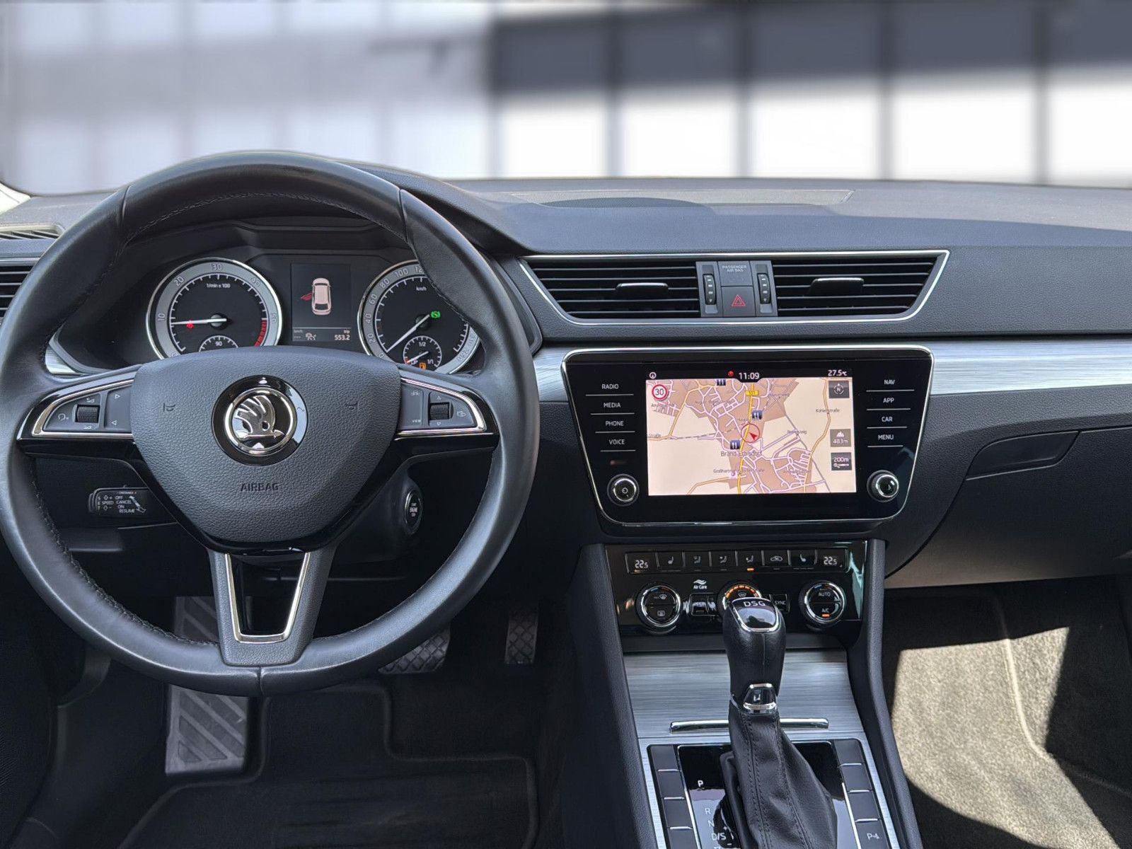 Fahrzeugabbildung SKODA Superb Combi 2.0 TDI / unfallfrei /AHK