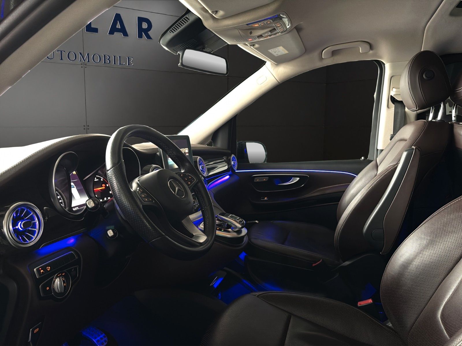 Fahrzeugabbildung Mercedes-Benz V 250 AMG-Line/Pano/Ambiente+/Leder/Burmester