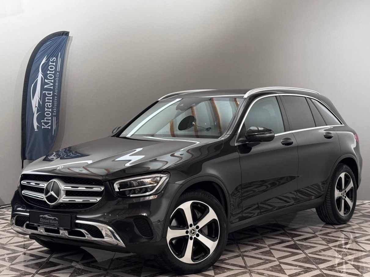 MERCEDES-BENZ GLC 220 d 4Matic AMG Interieur Panorama 360°