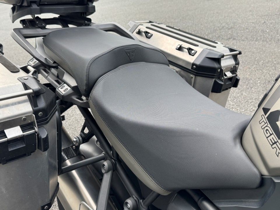 Fahrzeugabbildung Triumph Tiger 1200er Desert Edition Koffer Bügel Scheibe