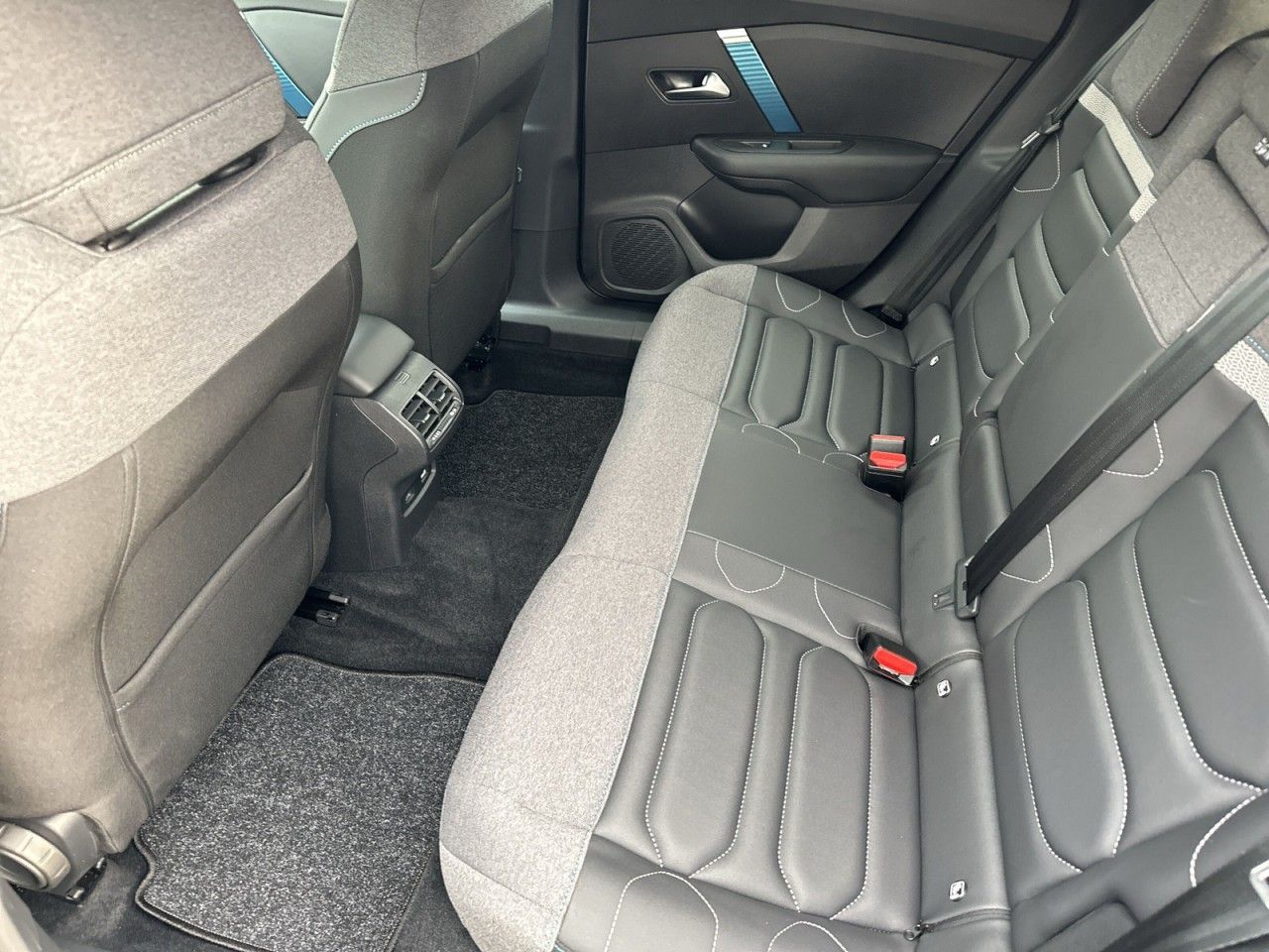 Fahrzeugabbildung Citroën ë-C4 136 Shine