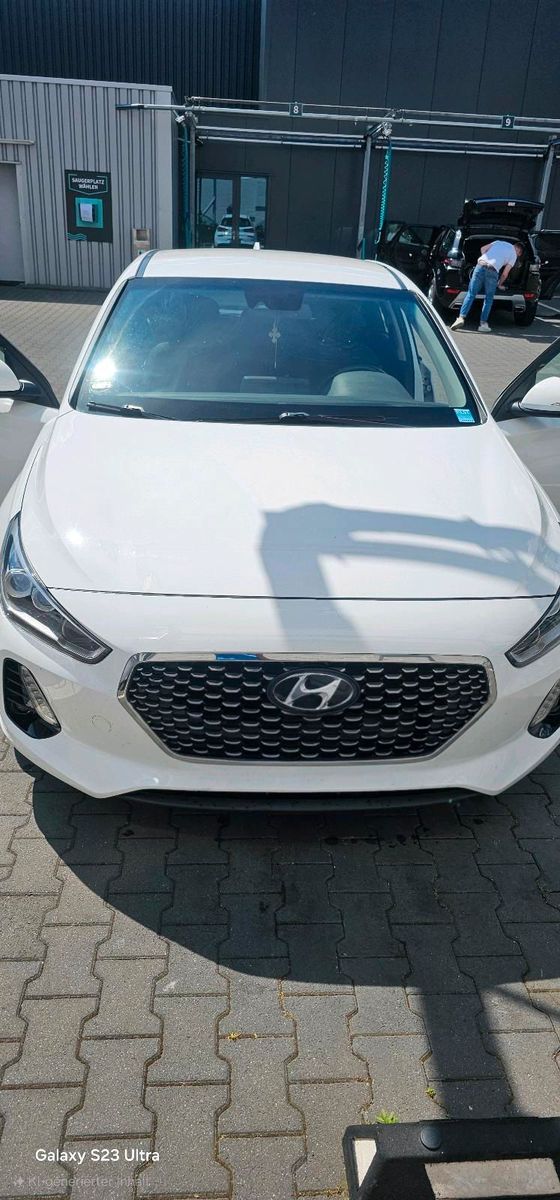 HYUNDAI i30