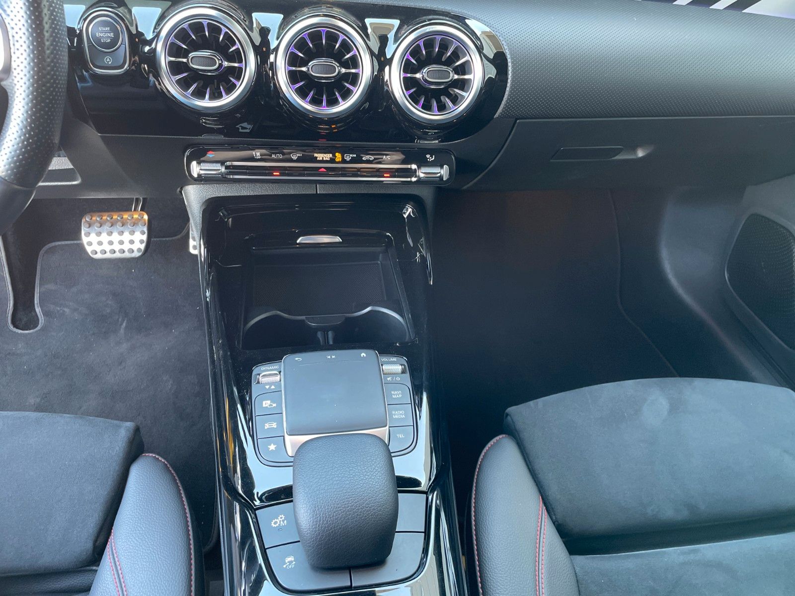 Fahrzeugabbildung Mercedes-Benz CLA 35 AMG 4M SB R-Kamera+Distr+Memory+Aero+MBea