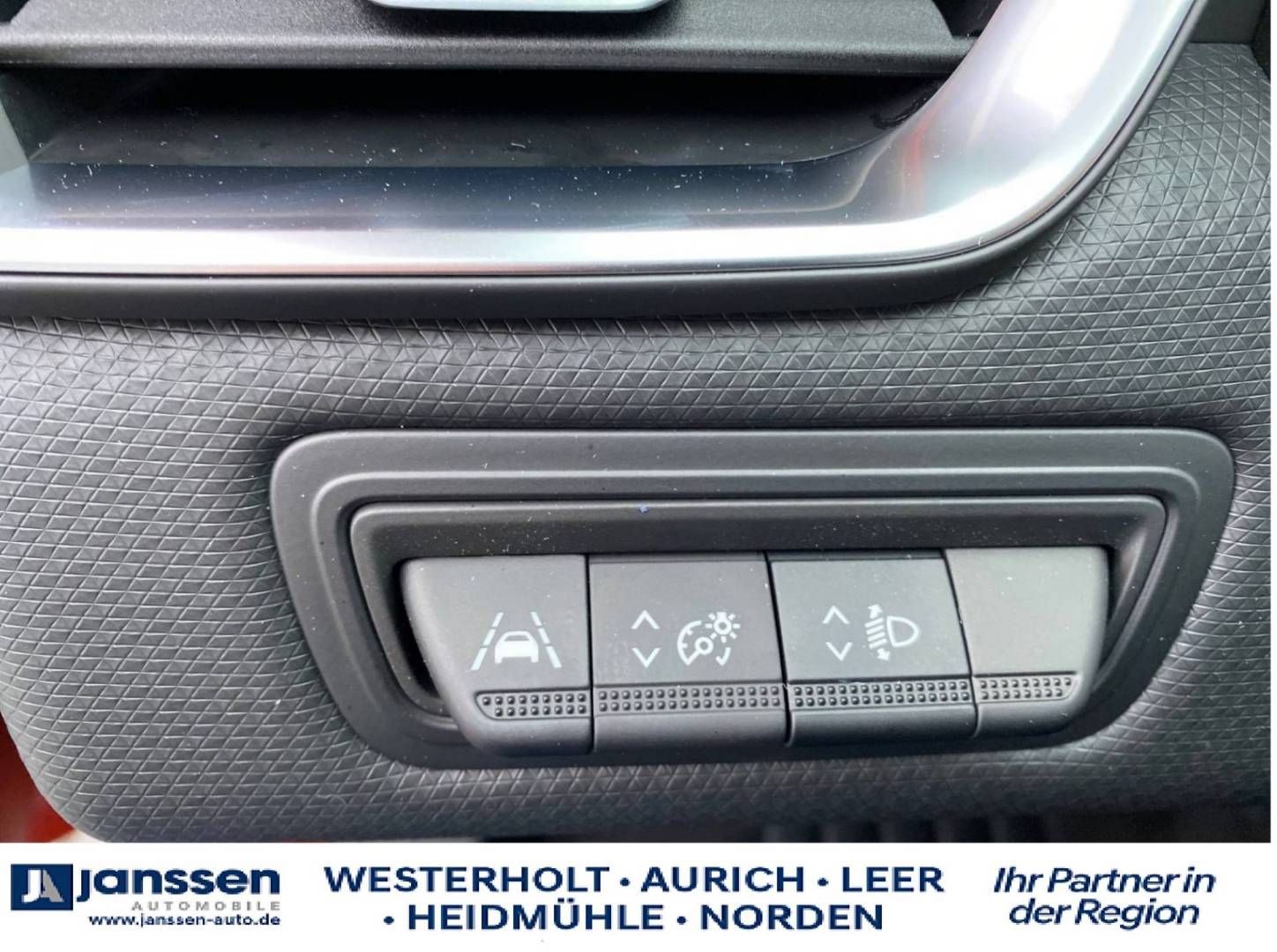 Fahrzeugabbildung Renault CLIO EXPERIENCE TCe 100