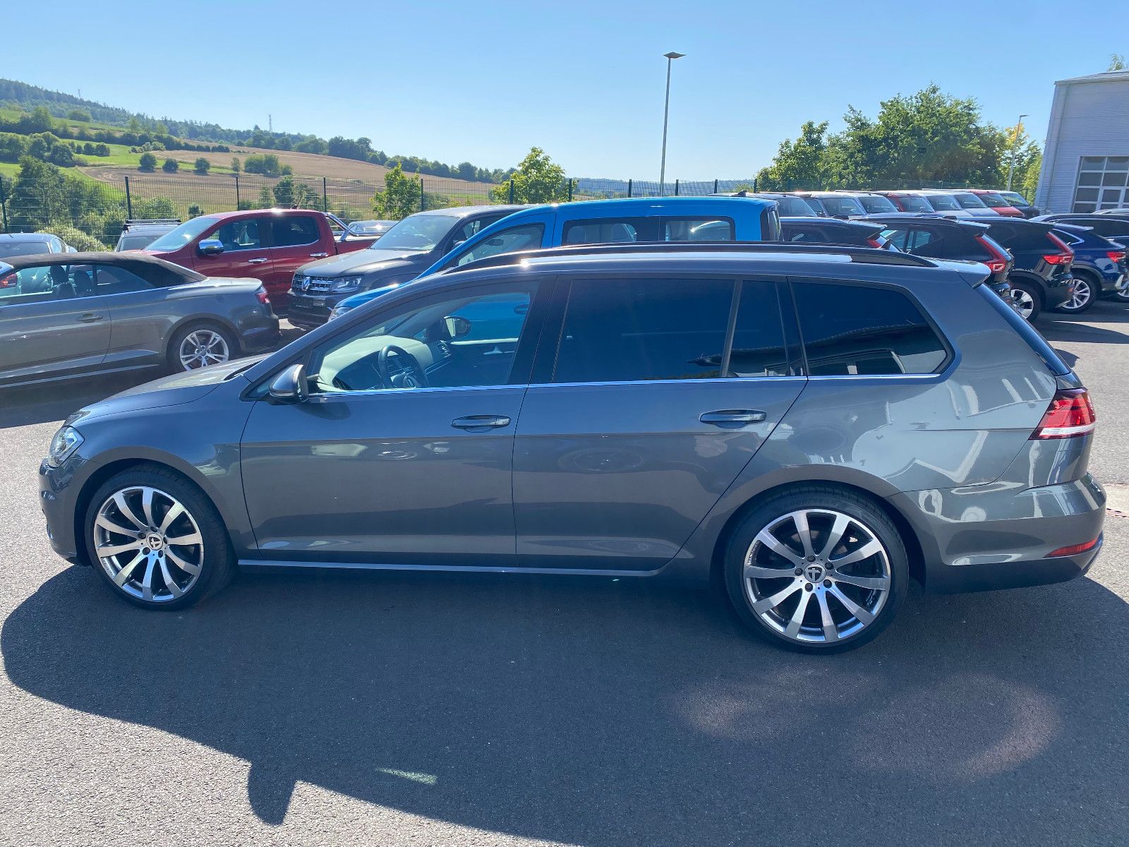 Fahrzeugabbildung Volkswagen Golf VII Variant Highline TSI DSG ACC LED Kamera