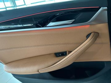 Fahrzeugabbildung BMW 530d xD Luxury Line ACC HUD Kamera Panorama DAB
