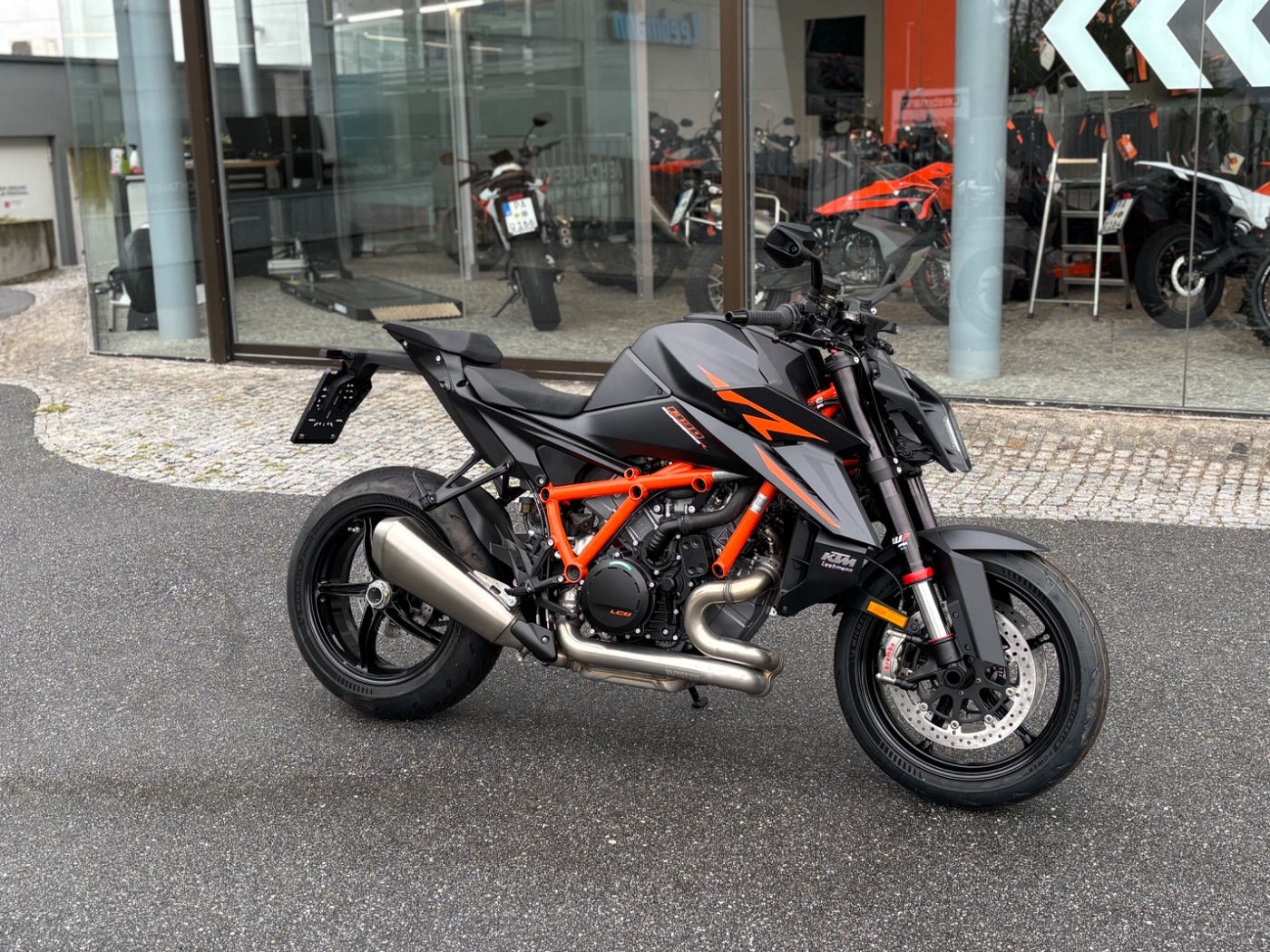 Fahrzeugabbildung KTM 1390 Super Duke R Modell 26 Techpack kostenlos