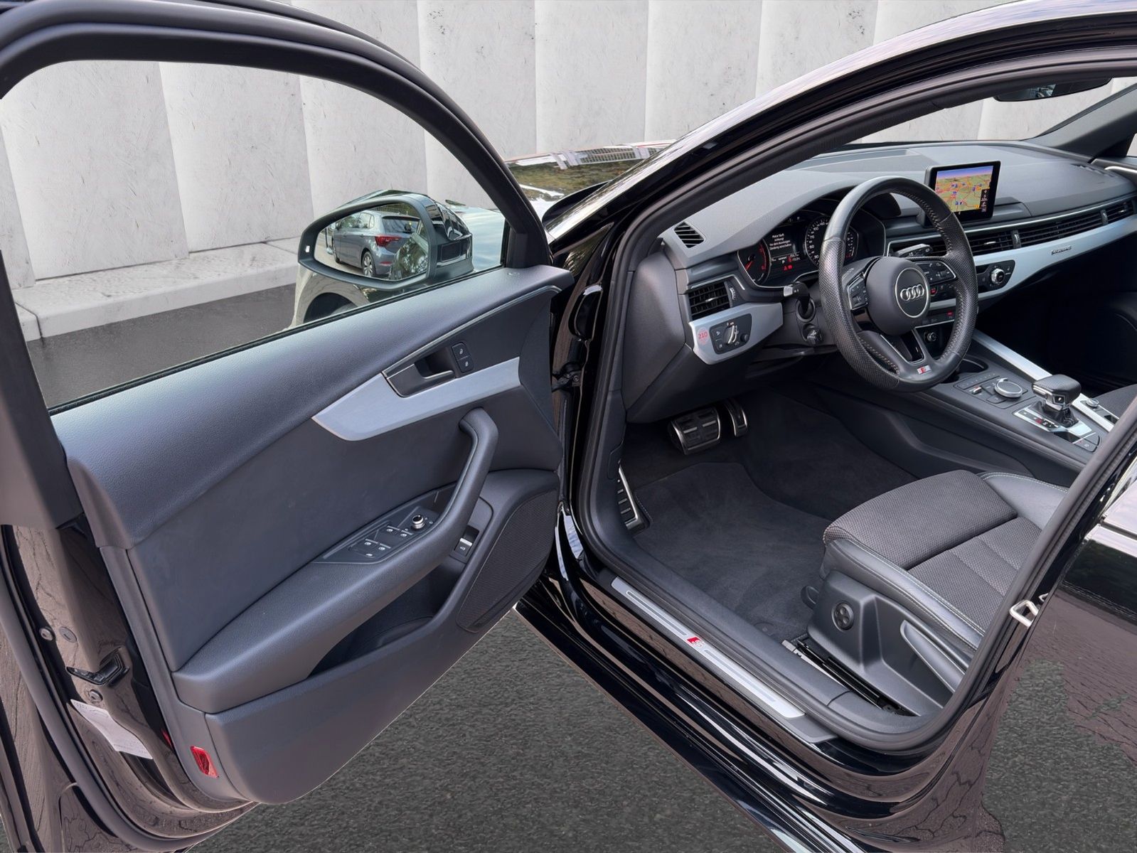 Fahrzeugabbildung Audi A4 Avant DSG quattro S Line*Pano*AHK*LED*SHZ*