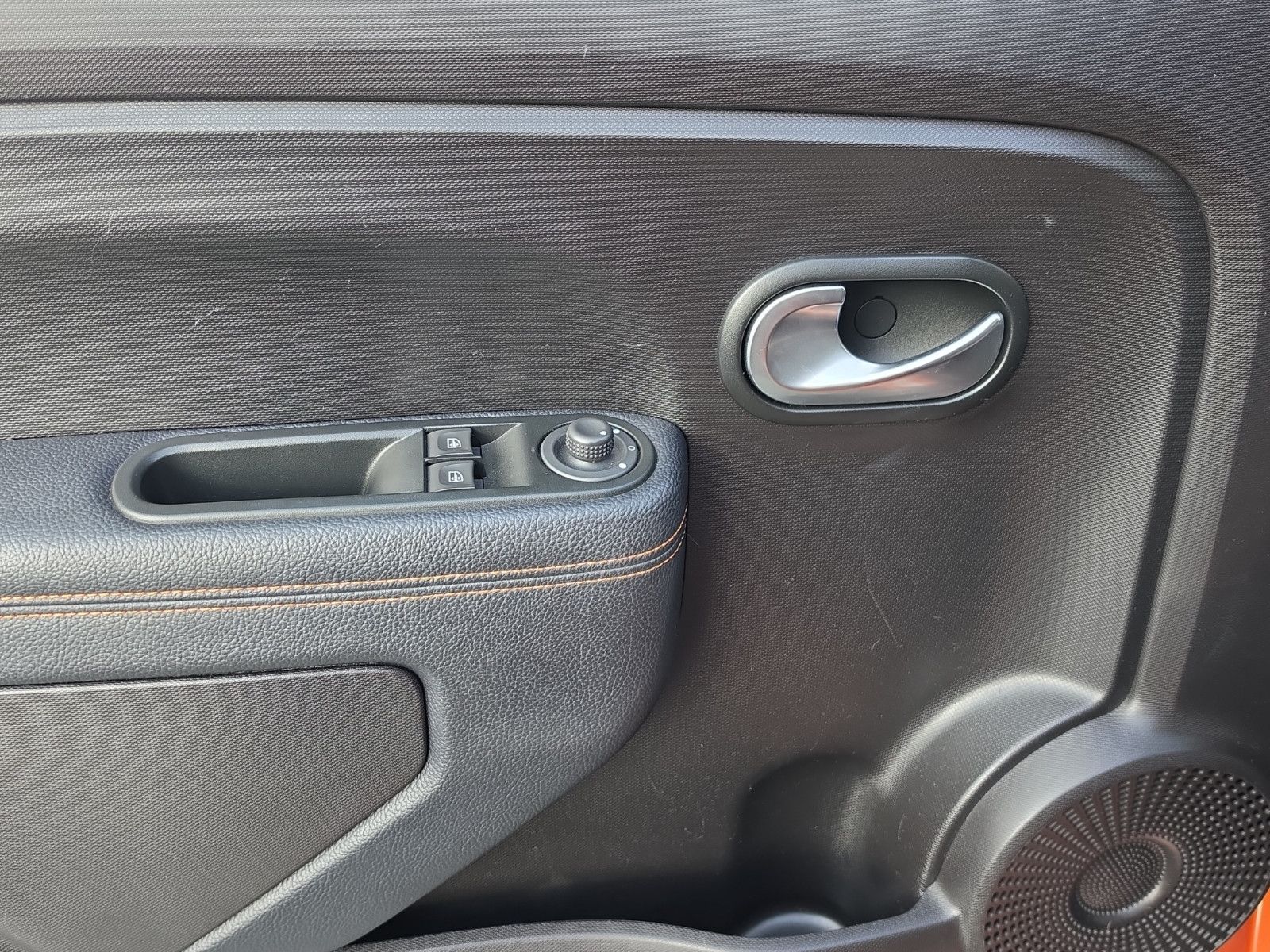 Fahrzeugabbildung Renault Twingo GT Tempomat SHZ PDC TÜV NEU